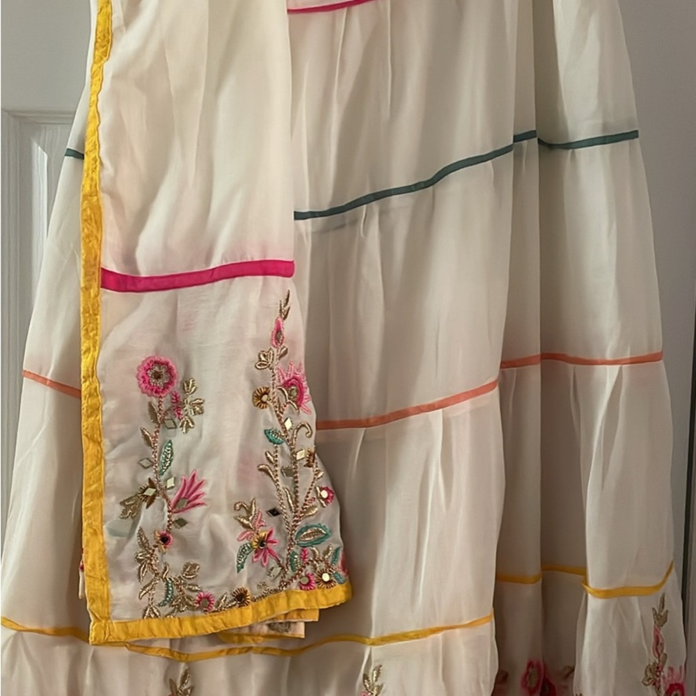White Lehenga Peplum Style top Indian Pakistani - Picture 3 of 3